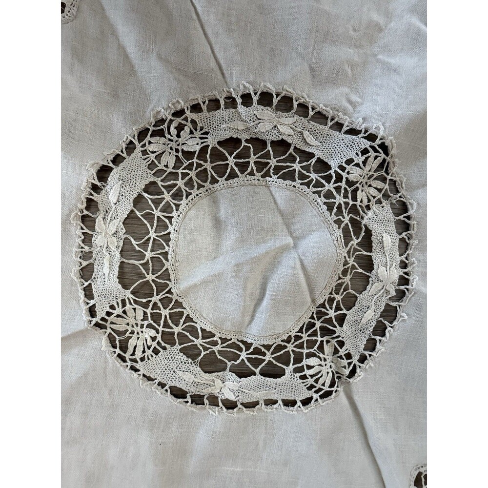 Italian Burano needle lace round 32” detailed doily (#2) - Picture 3 of 11